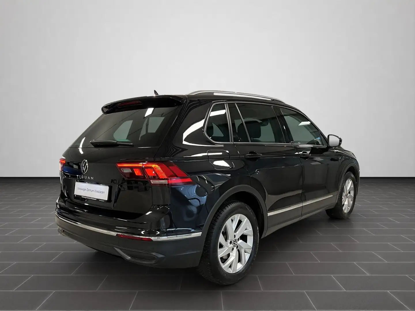 Volkswagen Tiguan Life 1.5 TSI OPF 110 kW 6-Gang Schwarz - 2