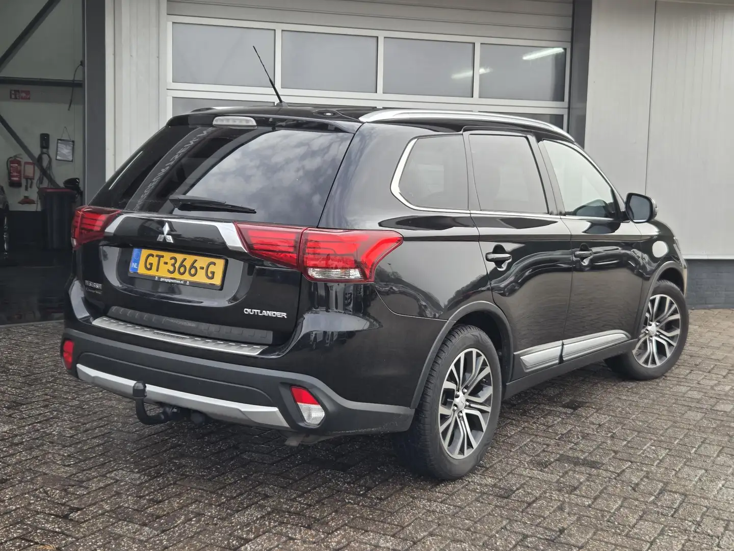 Mitsubishi Outlander 2.0 Executive Edition, 7-Persoons, Trekhaak Negro - 2