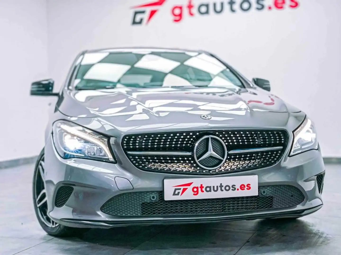 Mercedes-Benz CLA 200 200d URBAN 136CV Jaune - 2