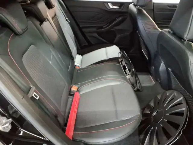 Ford Focus view 14