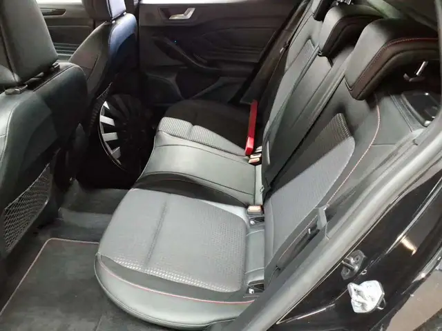 Ford Focus view 13