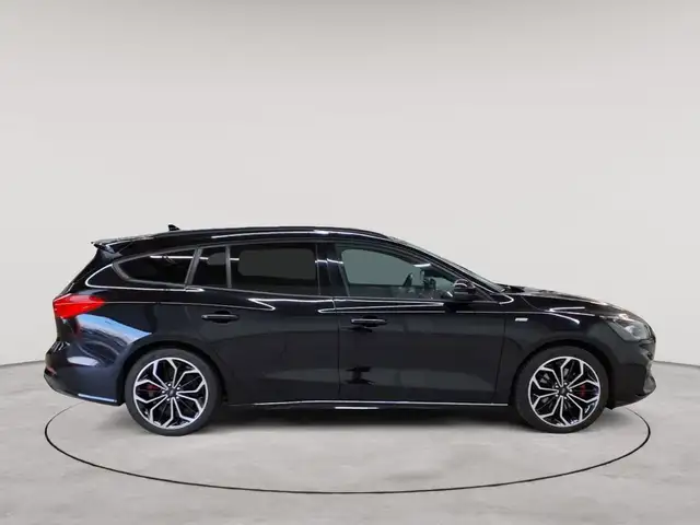 Ford Focus view 3