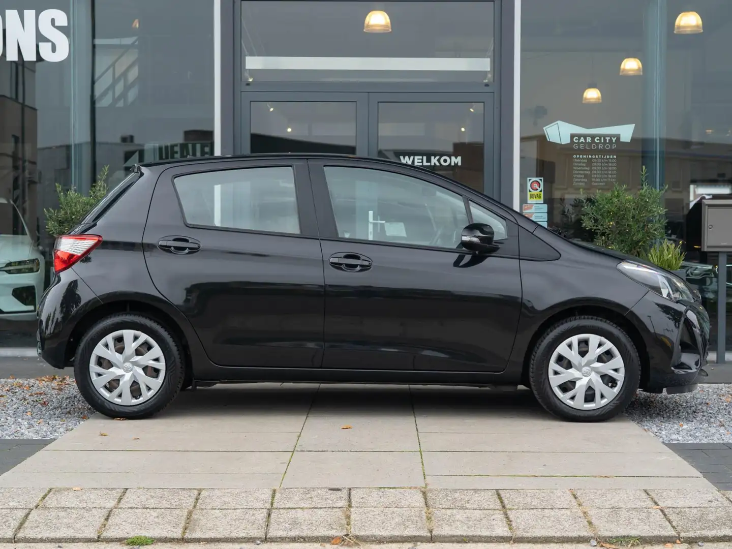 Toyota Yaris 1.0 VVT-i Comfort / Lane Departure Warning / Bluet Noir - 2