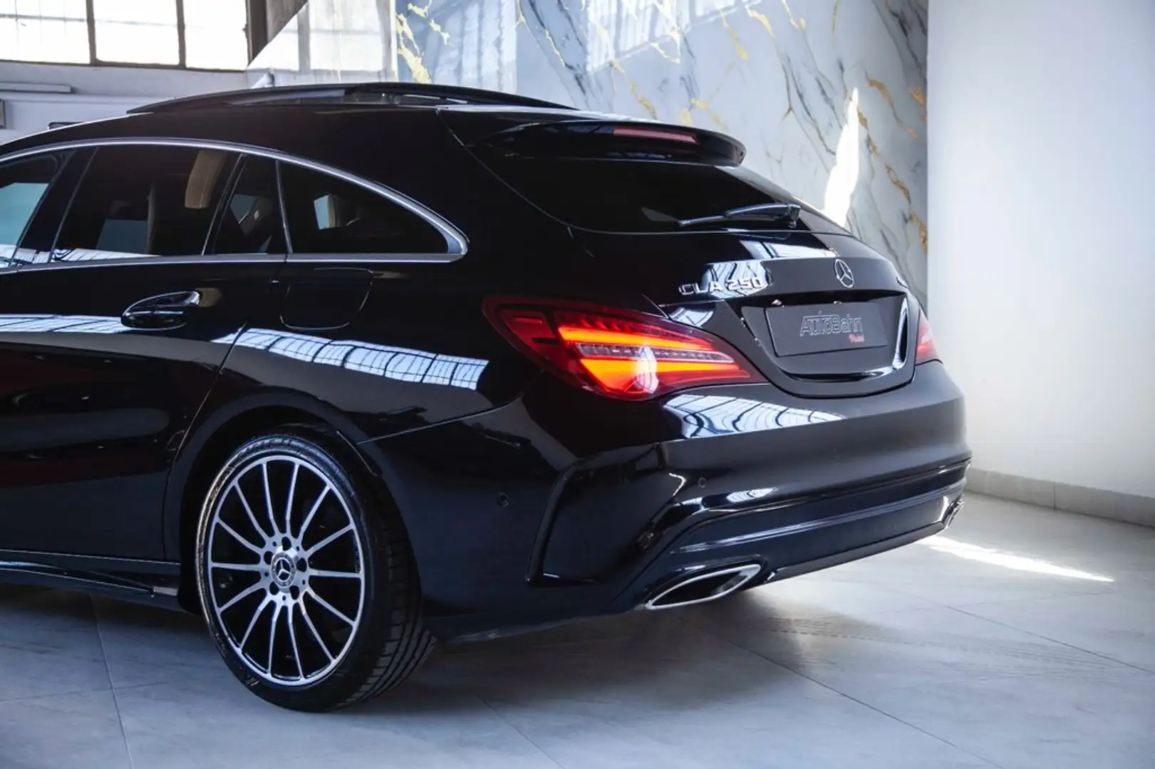 Mercedes-Benz CLA 250 Shooting Brake Sport 4Matic 7G-DCT Negro - 2