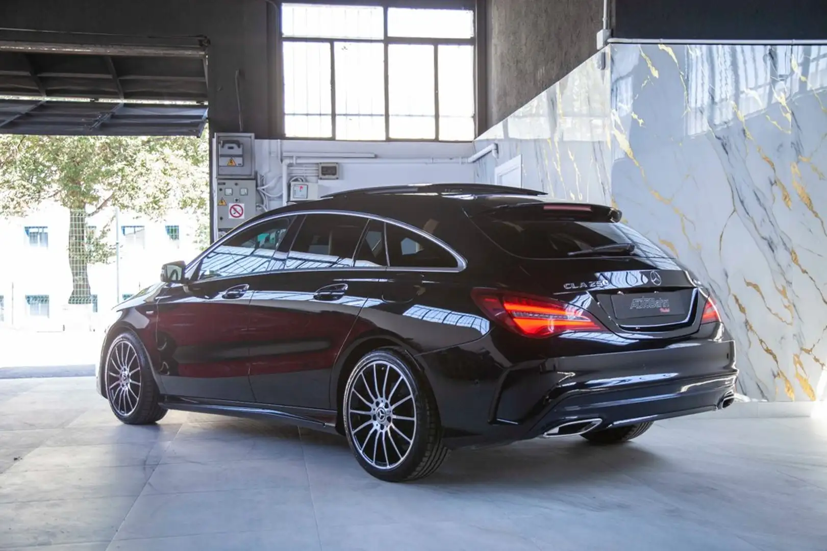 Mercedes-Benz CLA 250 Shooting Brake Sport 4Matic 7G-DCT Negro - 1
