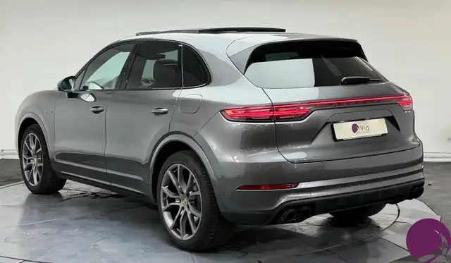 Porsche Cayenne view 8
