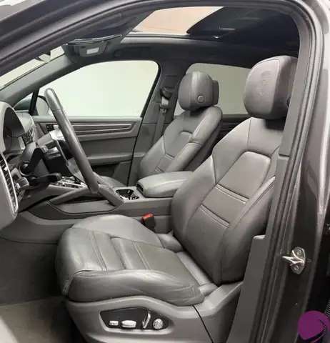 Porsche Cayenne view 10