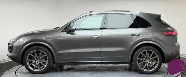 Porsche Cayenne view 4