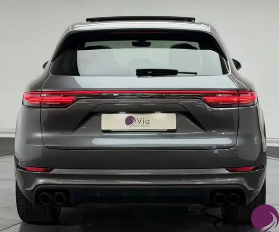 Porsche Cayenne view 7