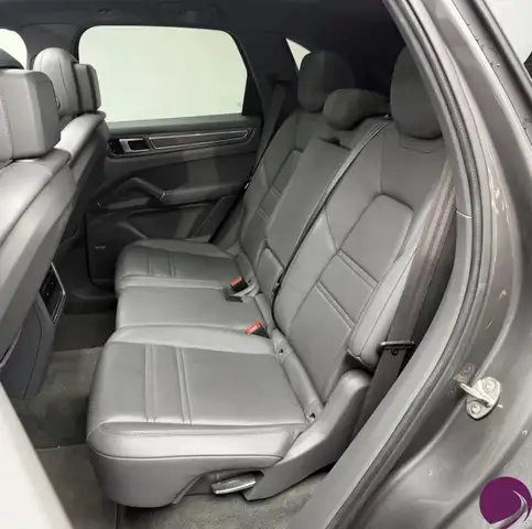 Porsche Cayenne view 11