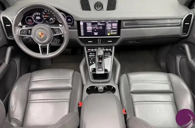 Porsche Cayenne view 9