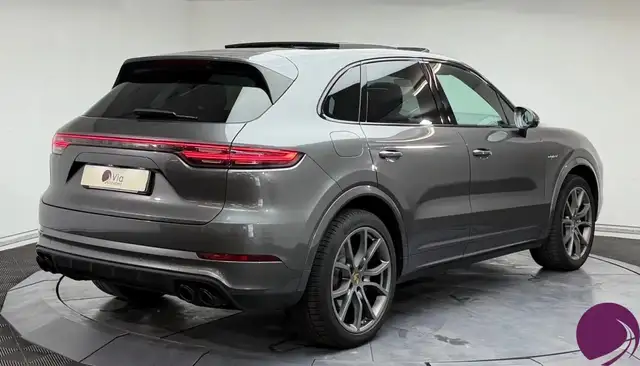 Porsche Cayenne view 6