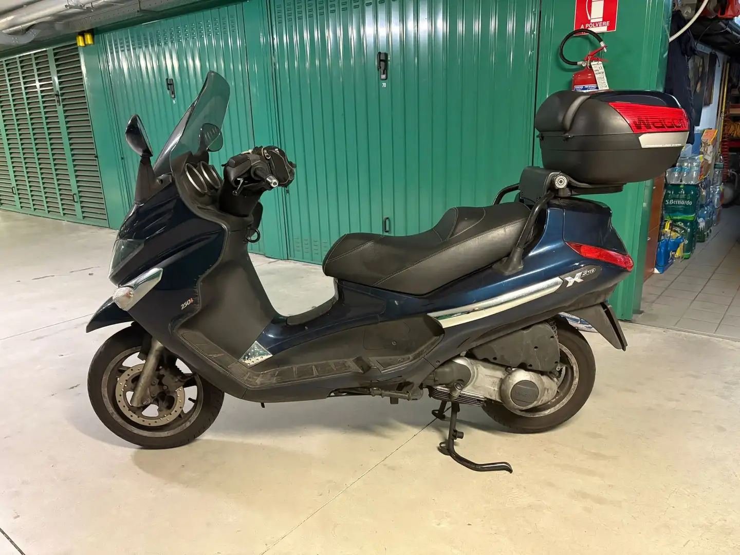 Piaggio XEvo 250 Blau - 1
