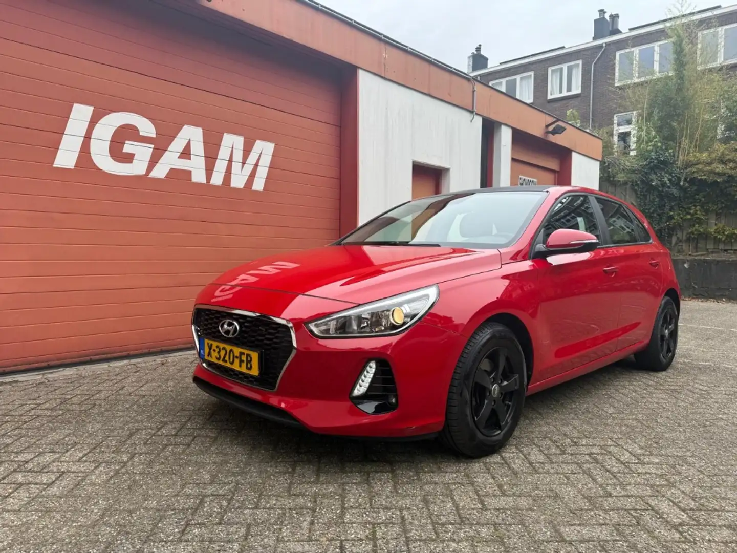 Hyundai i30 1.4 i-Drive, airco, opties Rouge - 1