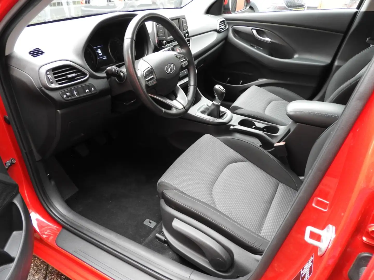 Hyundai i30 1.4 i-Drive, airco, opties Rouge - 2