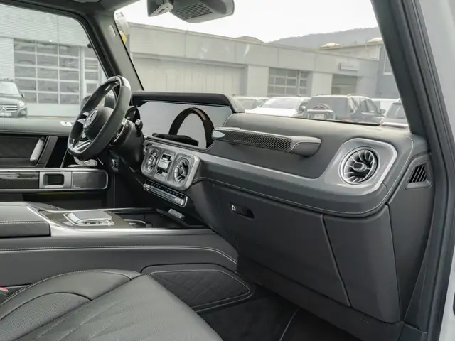 Mercedes-Benz G-Class view 9