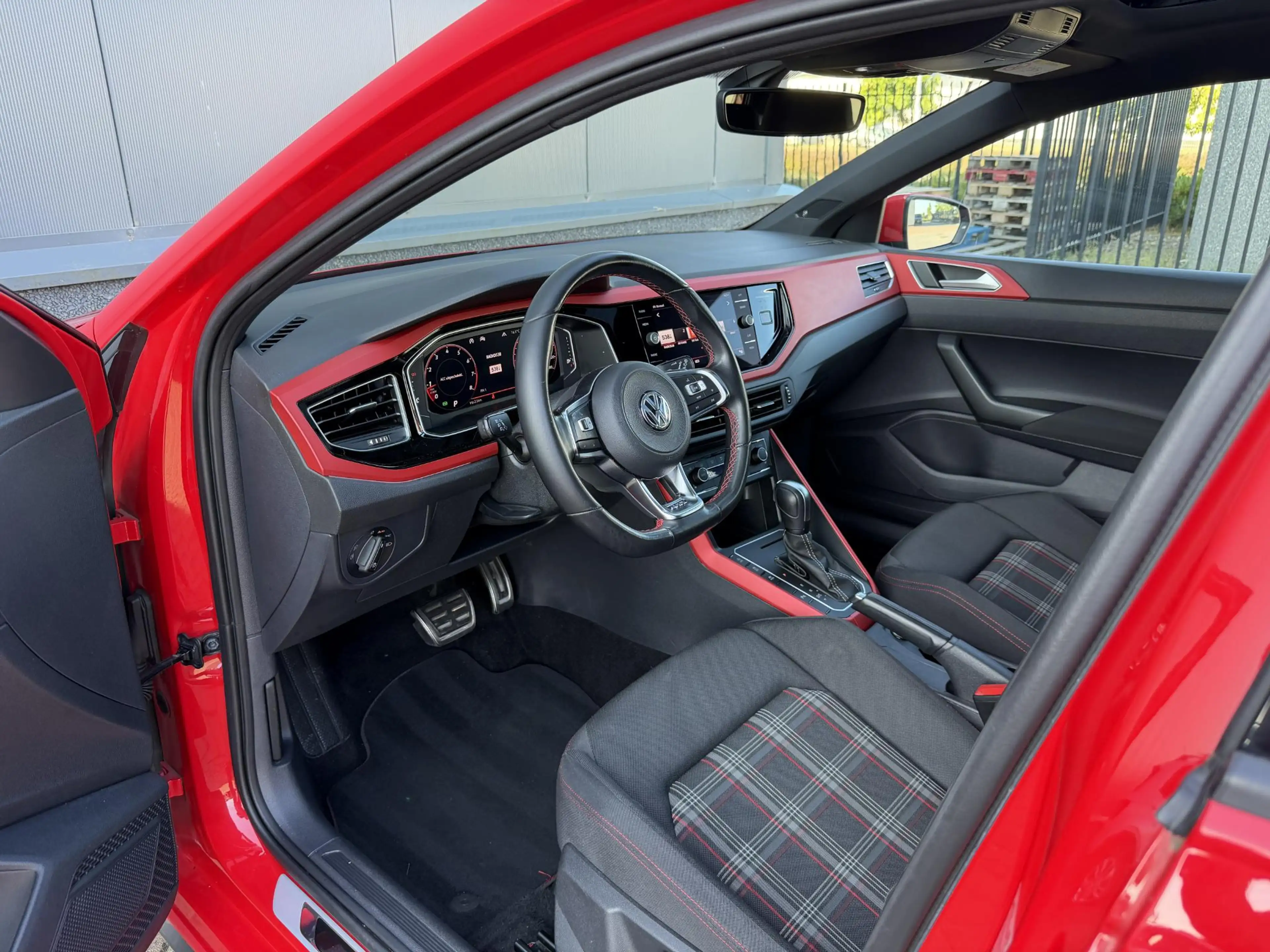Volkswagen Polo GTI 2.0 TSI PANO | BEATS | VIRTUAL — photo 9