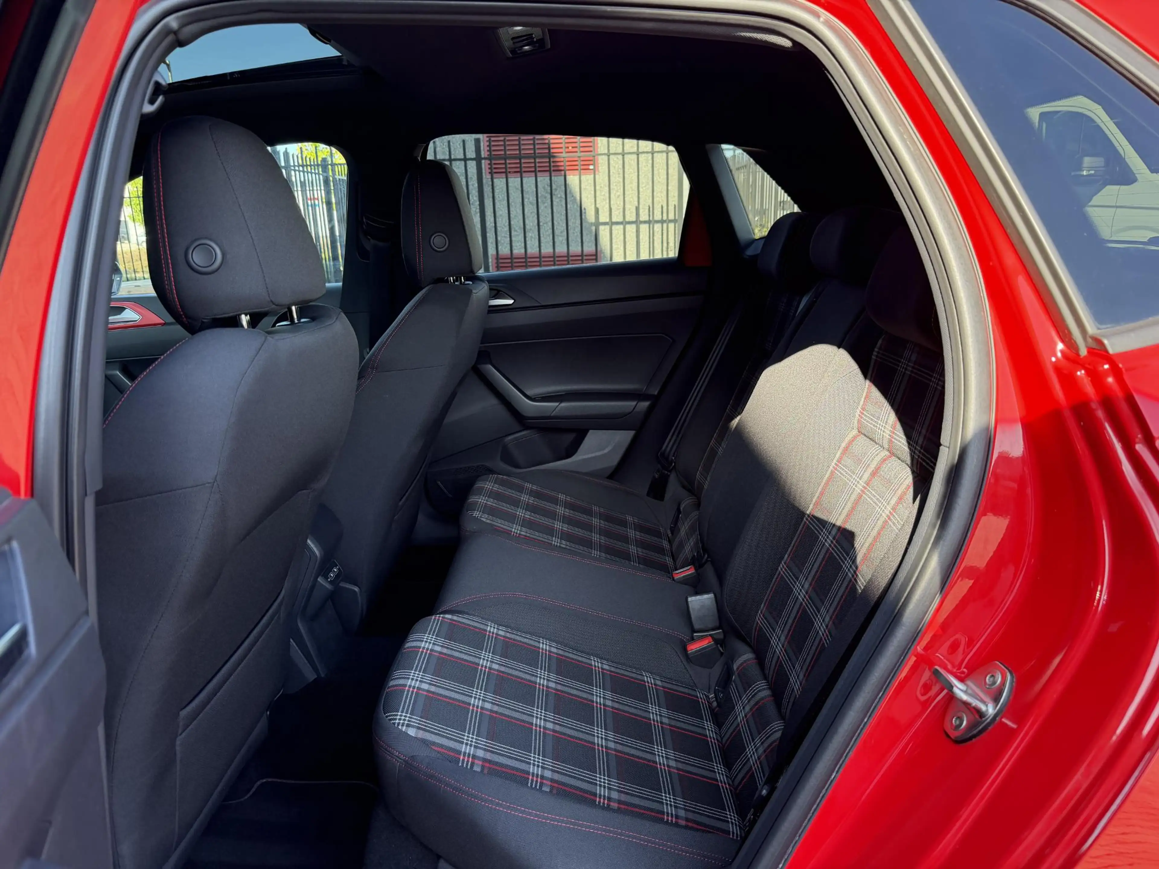 Volkswagen Polo GTI 2.0 TSI PANO | BEATS | VIRTUAL — photo 14