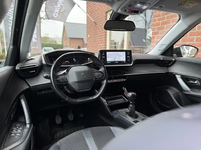 Peugeot 2008 view 3