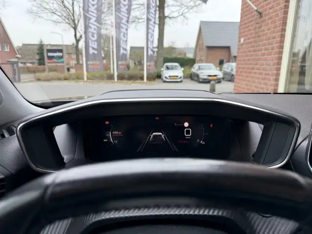 Peugeot 2008 view 9