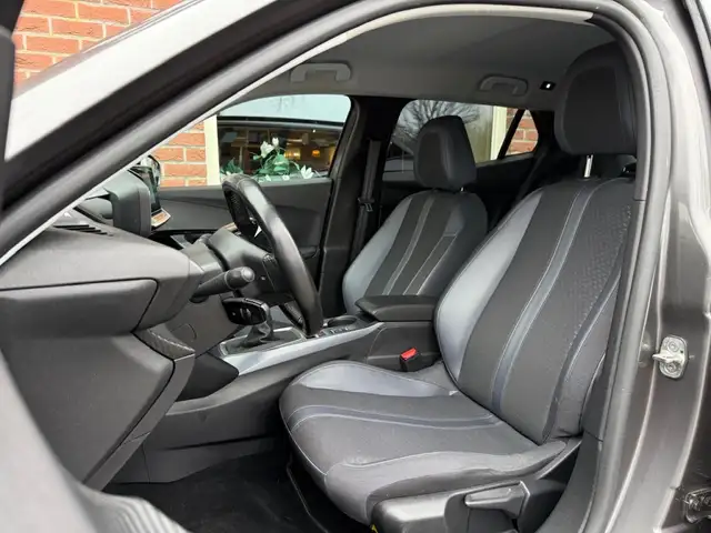 Peugeot 2008 view 4