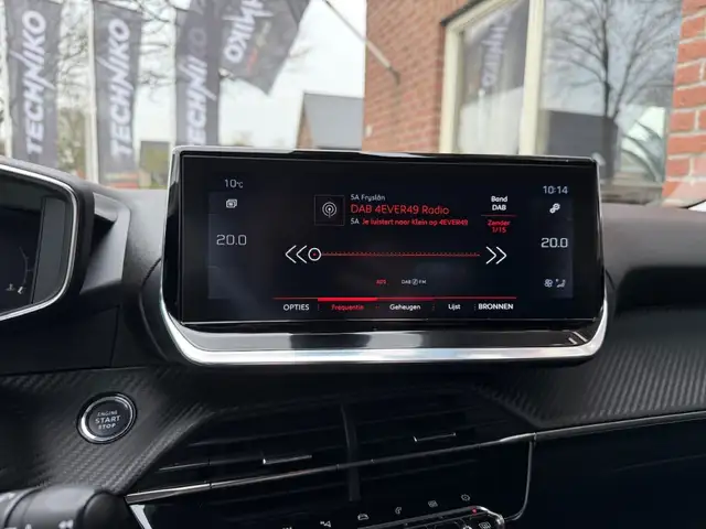 Peugeot 2008 view 16