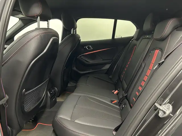 BMW 1 Series view 16