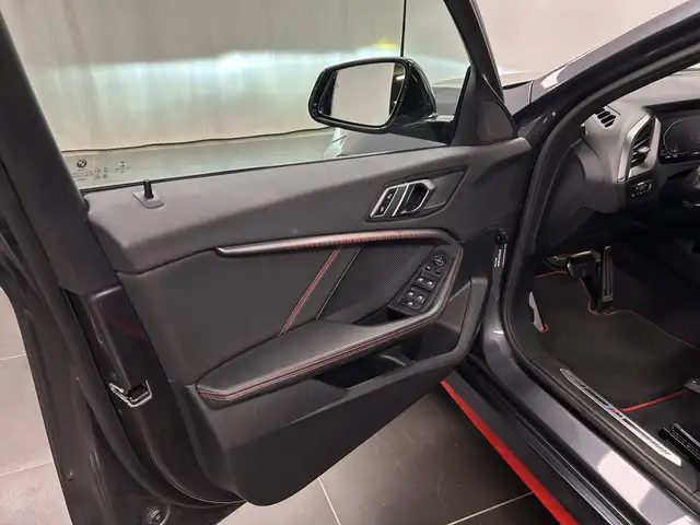 BMW 1 Series view 28