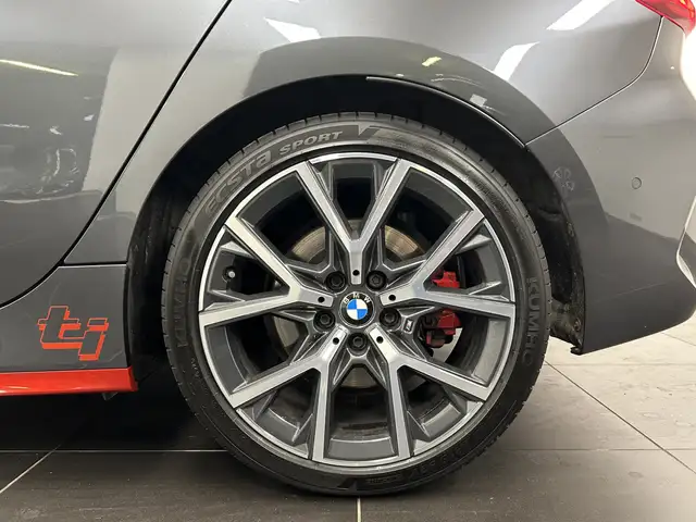 BMW 1 Series view 6