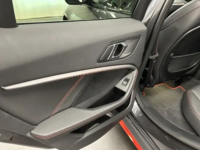 BMW 1 Series view 15