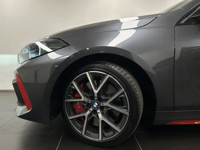 BMW 1 Series view 9