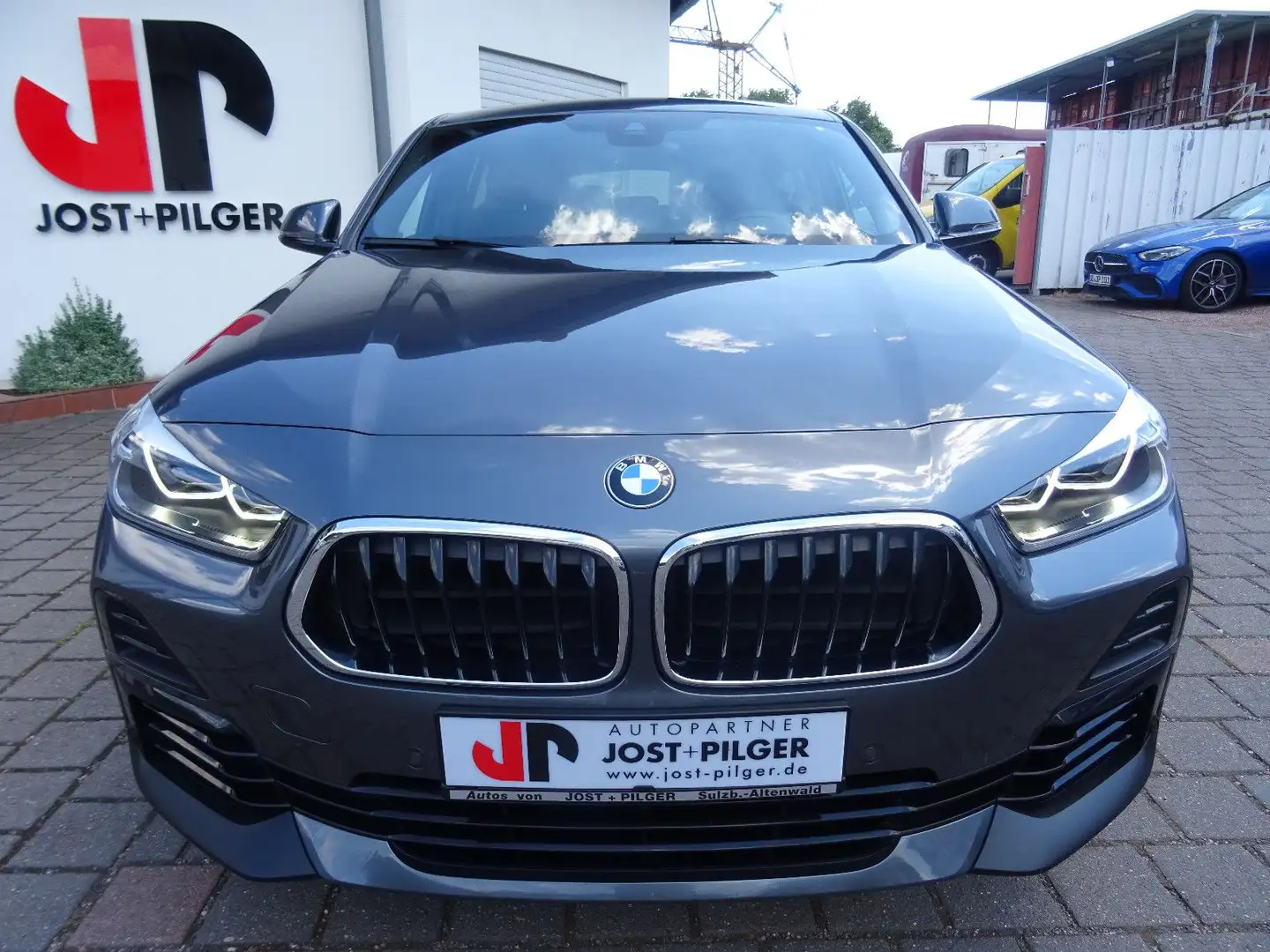 BMW X2 sDrive 18 i Advantage Plus LED PDC WKR Grau - 1
