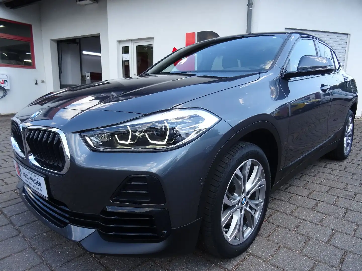 BMW X2 sDrive 18 i Advantage Plus LED PDC WKR Grau - 2