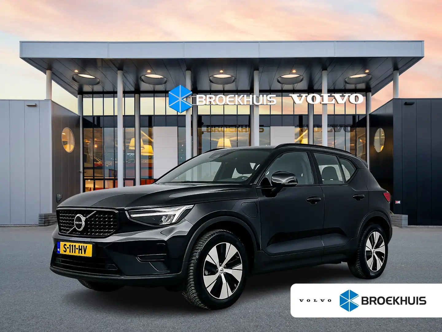 Volvo XC40 T4 Recharge Plus Dark | 18" Allseason | Trekhaak | Schwarz - 1