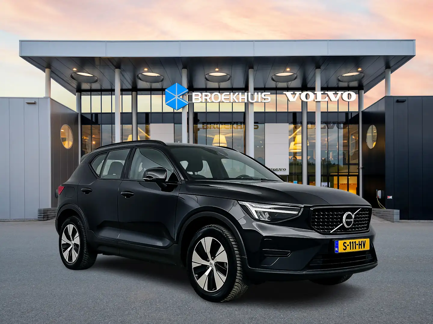 Volvo XC40 T4 Recharge Plus Dark | 18" Allseason | Trekhaak | Schwarz - 2