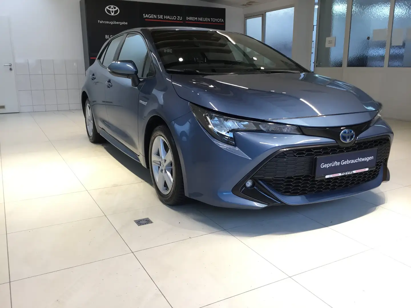 Toyota Corolla Hatchback HSD 1,8 Hybrid Active + DAP Blau - 2