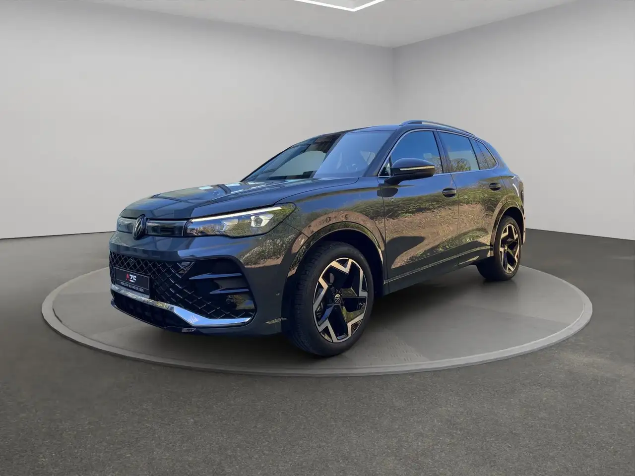 Volkswagen Tiguan R-Line 1.5 l eTSI DSG AHK+ACC+MATRIX 2