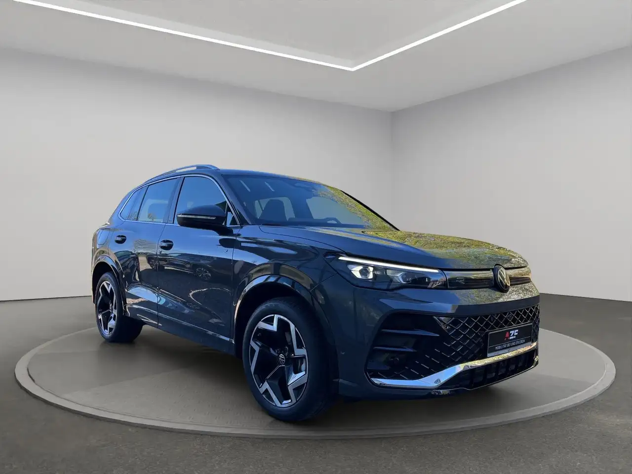 Volkswagen Tiguan R-Line 1.5 l eTSI DSG AHK+ACC+MATRIX 3