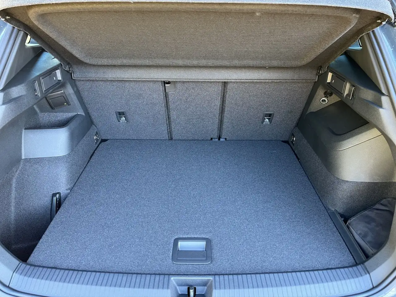Volkswagen Tiguan R-Line 1.5 l eTSI DSG AHK+ACC+MATRIX 16