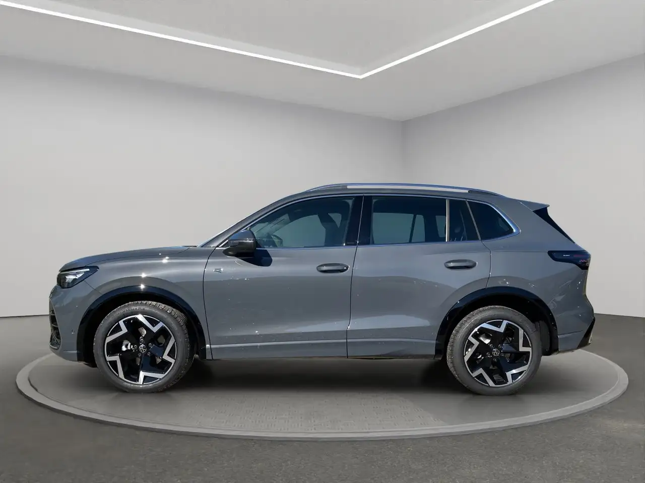 Volkswagen Tiguan R-Line 1.5 l eTSI DSG AHK+ACC+MATRIX 5