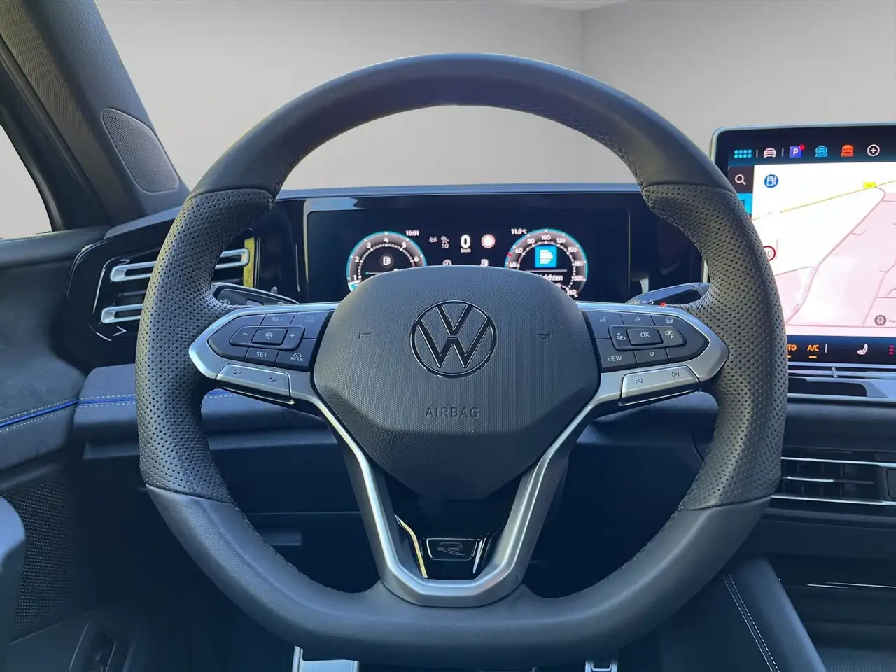 Volkswagen Tiguan R-Line 1.5 l eTSI DSG AHK+ACC+MATRIX 10