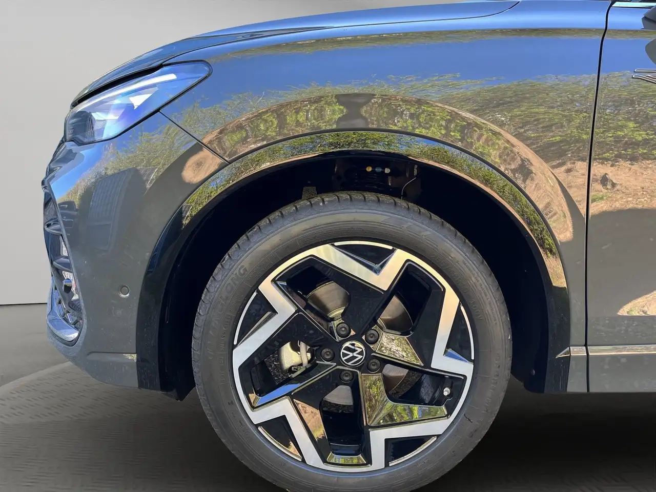 Volkswagen Tiguan R-Line 1.5 l eTSI DSG AHK+ACC+MATRIX 8