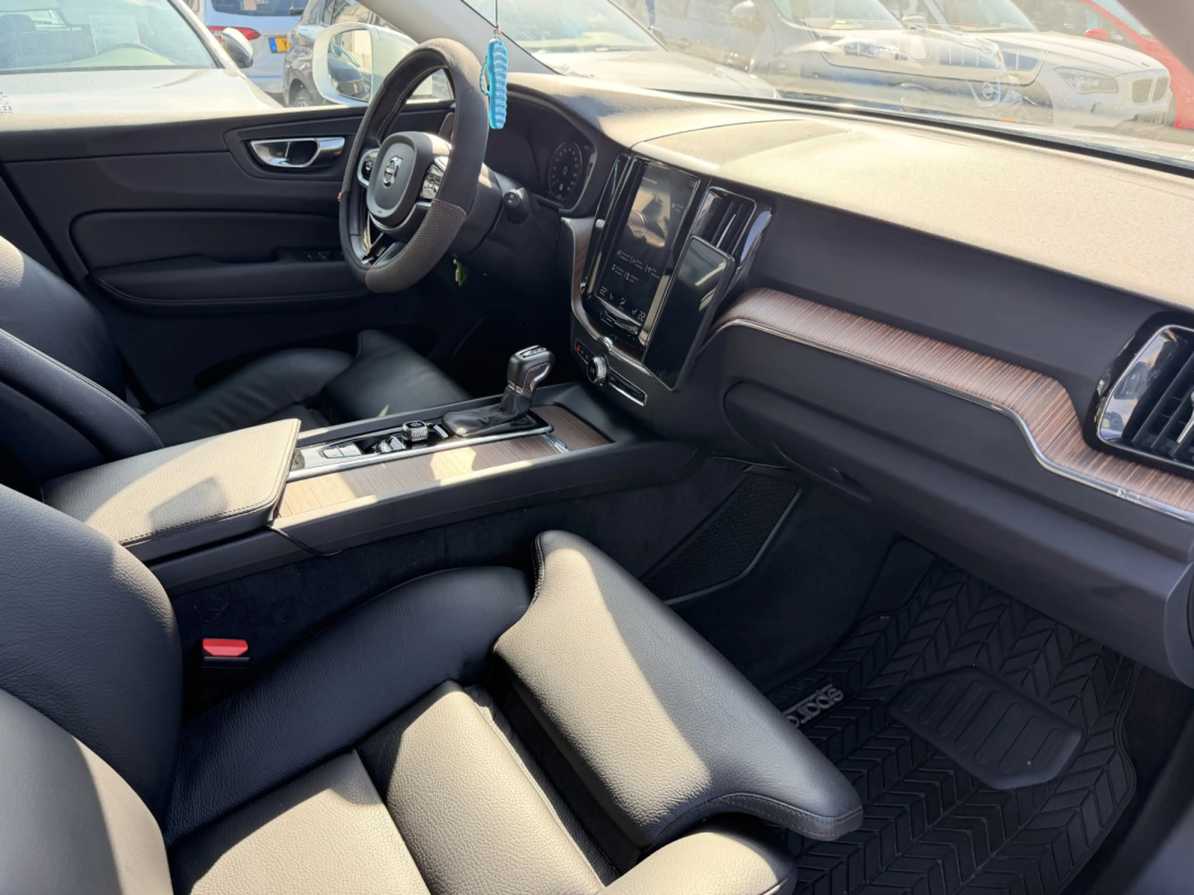 Volvo XC60 D4 190 Geartronic — photo 3