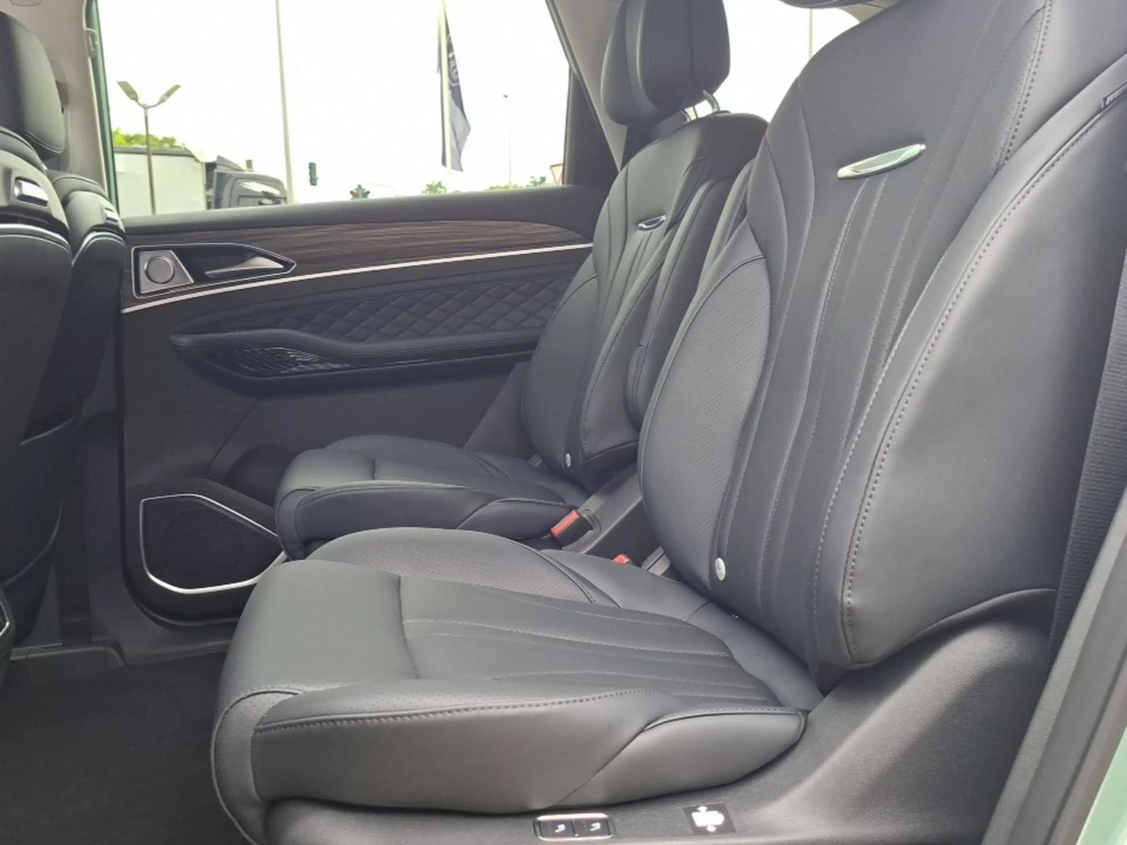 DFM Forthing 4 PHEV Plug in Hyb. Umweltbonus möglich — photo 10