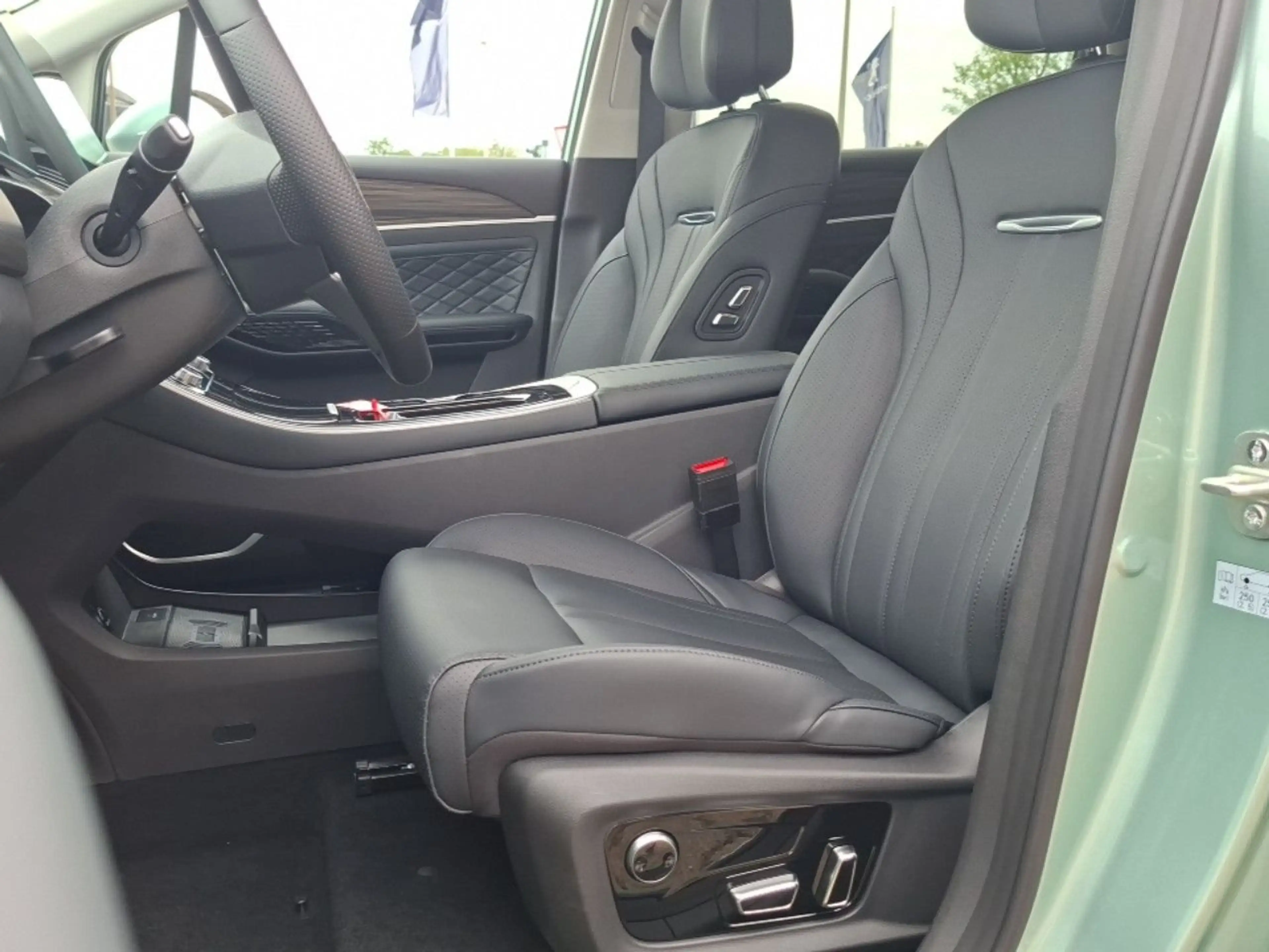 DFM Forthing 4 PHEV Plug in Hyb. Umweltbonus möglich — photo 9