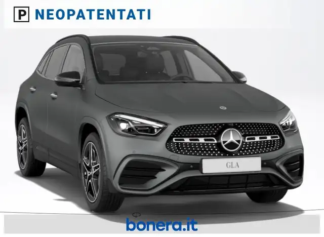 Mercedes-Benz GLA view 2