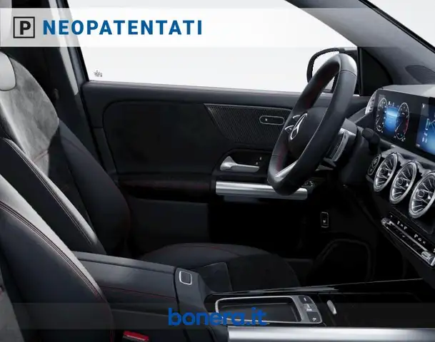 Mercedes-Benz GLA view 7