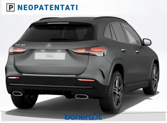 Mercedes-Benz GLA view 3