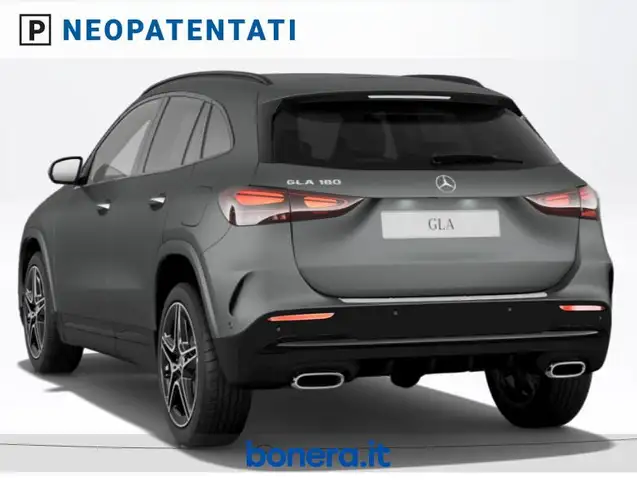 Mercedes-Benz GLA view 4