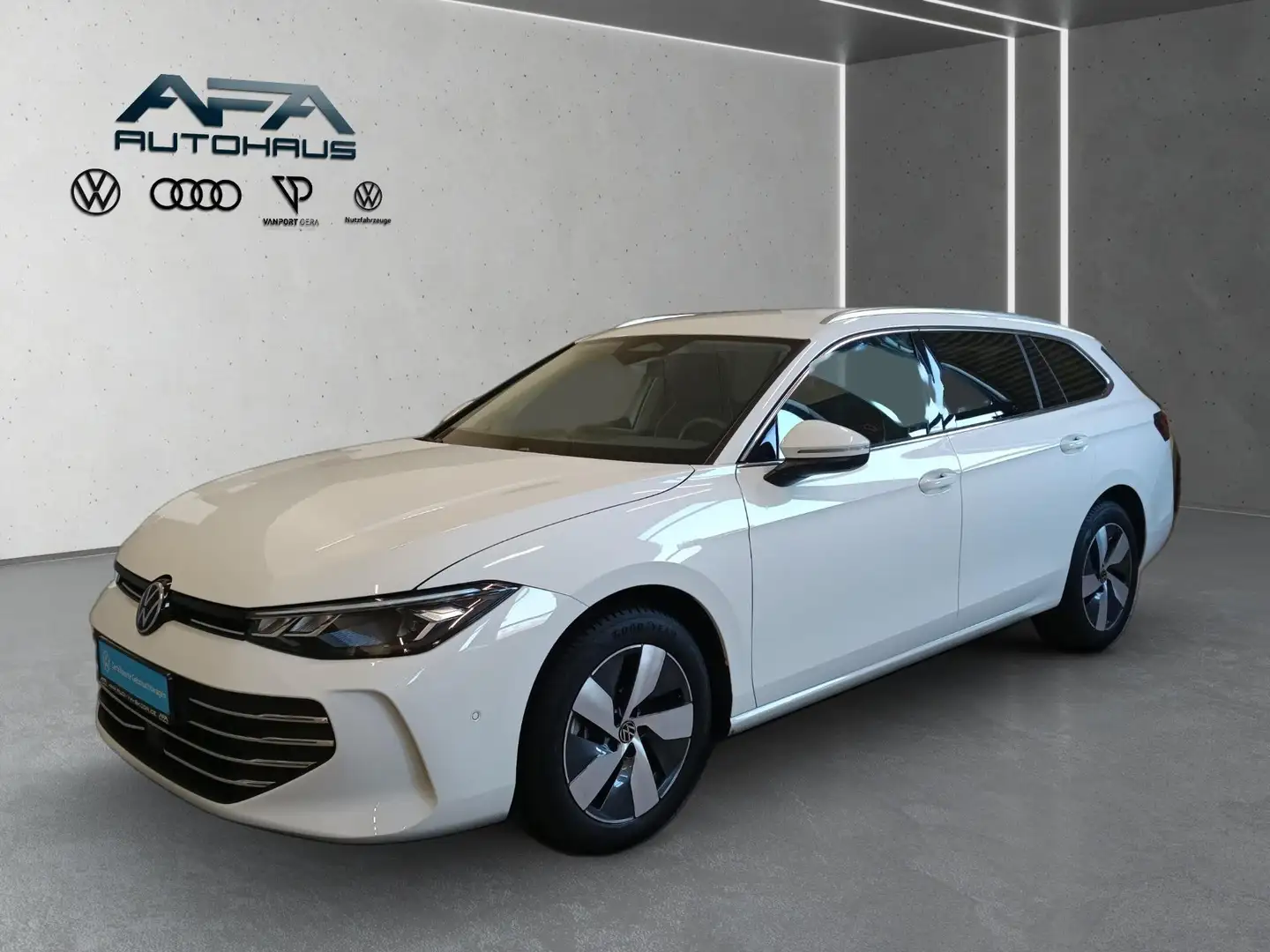 Volkswagen Passat Var. 1.5 eTSI Business DSG AHK*NAV*LED*ACC Weiß - 2